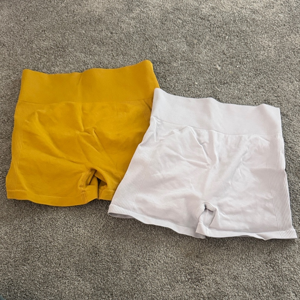 Amazon Essentials Women's Shorts - Yellow and White